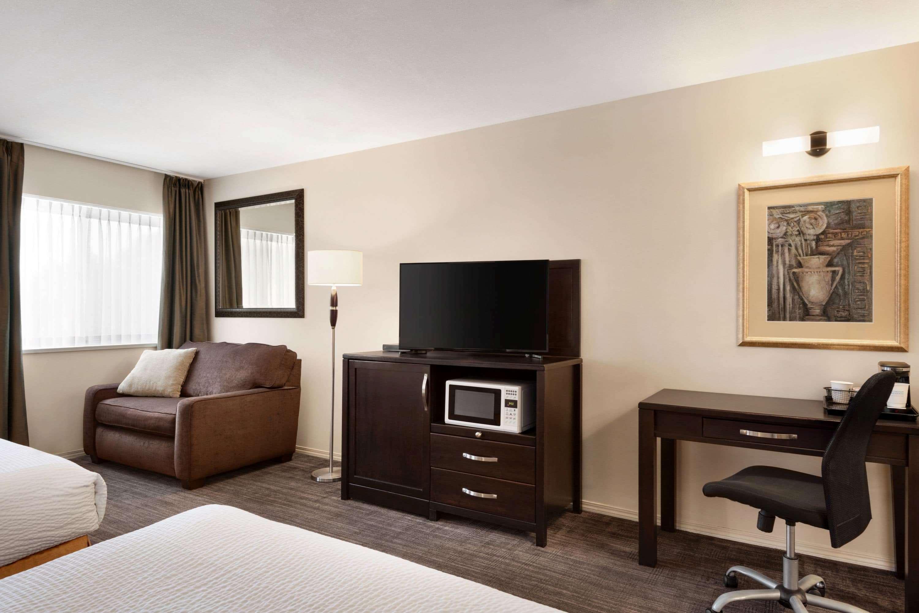 Days Inn By Wyndham Келоуна Экстерьер фото