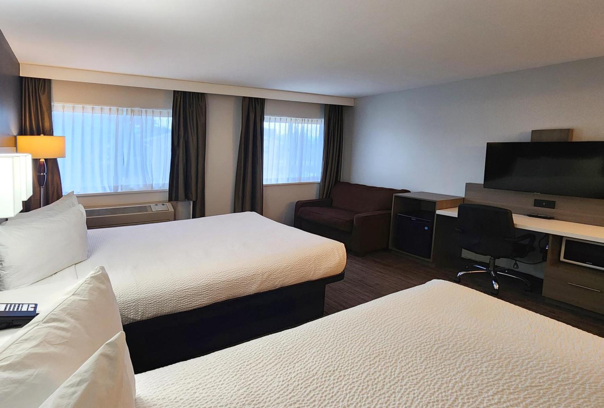 Days Inn By Wyndham Келоуна Экстерьер фото